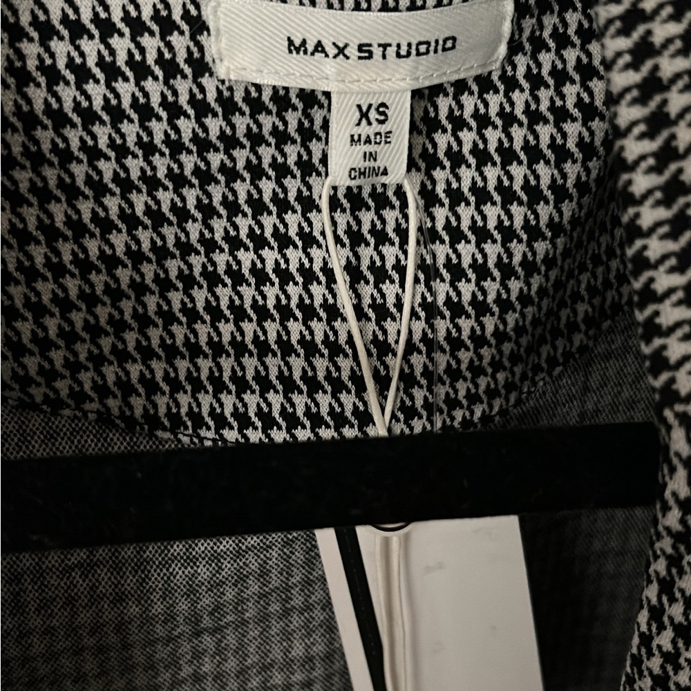Max Studio Black and White Houndstooth Blazer - Picture 2 of 2